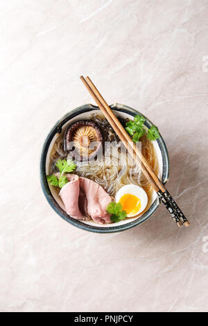 Japanische Nudelsuppe Stockfoto