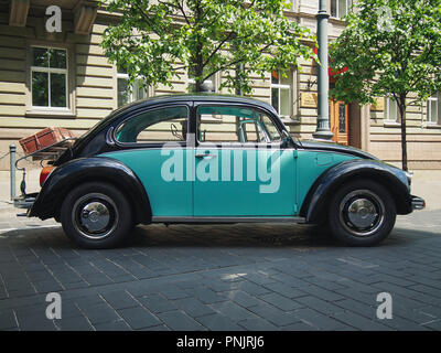 VILNIUS, LITAUEN - 10. JUNI 2017: Volkswagen 1300 Beetle auf die Straßen der Stadt. Stockfoto