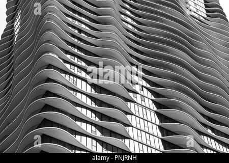 Detail der Aqua Tower von amerikanischen Architekten Jeanne Gang, auf Columbus Drive, Downtown Chicago, IL.. Stockfoto