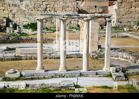 Hadrian's Bibliothek wurde vom römischen Kaiser Hadrian an der Nordseite der Akropolis von Athen in Griechenland erstellt. Stockfoto