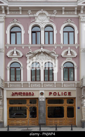 Polizeistation in Davit Aghmashenebeli oder David der Erbauer Avenue in der Altstadt von Tbilissi Bezirkshauptstadt von Republik von Georgia Stockfoto