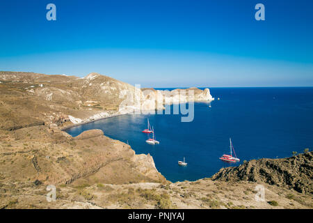 Bay in der Nähe von Akrotiri auf der Insel Santorin, Griechenland. Stockfoto