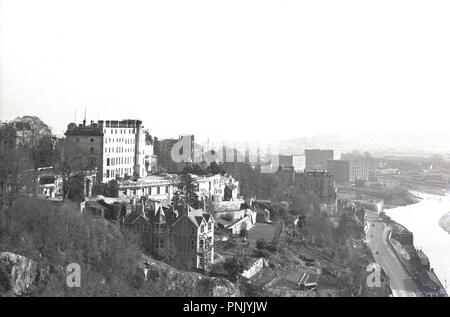 1950 s, Bristol, Blick von der Clifton Suspension Bridge über die Stadt und den Fluss Avon. Stockfoto