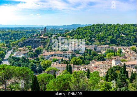 Frankreich. Gard (30). Villeneuve-Les-Avignon. Die Philippe Le Bel Turm von Saint-André Abtei gesehen Stockfoto