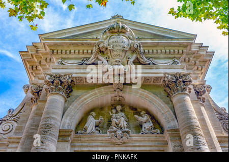 Frankreich. Gard (30). Villeneuve-Les-Avignon. Chartreuse Notre-Dame-du-Val-de-Bénédiction. Das monumentale Portal. Detail der Vorhalle Stockfoto
