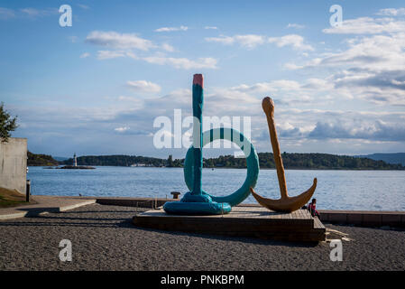 Tjuvholmen Skulpturenpark, "Spalt" von Franz West, Astrup Fearnley Museum für Moderne Kunst, Oslo, Norwegen Stockfoto