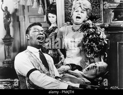 Original Film Titel: CAT BALLOU. Englischer Titel: CAT BALLOU. Jahr: 1965. Regie: ELLIOT SILVERSTEIN. Stars: STUBBY KAYE; Nat King Cole. Quelle: Columbia Pictures/Album Stockfoto