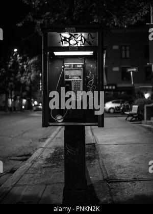 Phone Booth in Montreal City bei Nacht im Sommer Plateau Mont-Royal Stockfoto