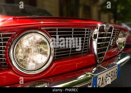 Chieti, Italien - 24 Juni 2018: Vorne Detail des Alfa Romeo GTA parcked in Chieti Stockfoto