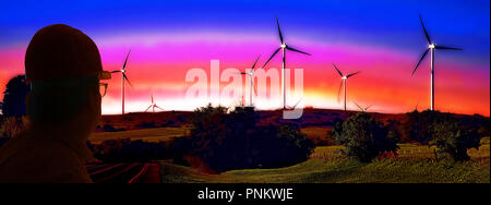 Surreale Ansicht von Windenergieanlagen in den Hügeln von Southwest Oklahoma. Stockfoto