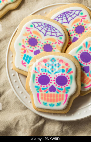 Hausgemachte mexikanischen Sugar Skull Cookies für Dia de Los Muertos Stockfoto