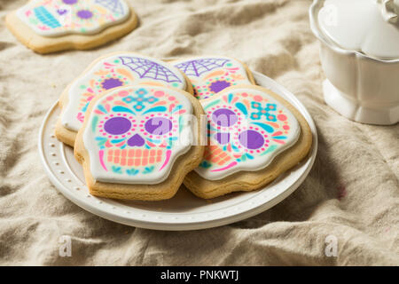 Hausgemachte mexikanischen Sugar Skull Cookies für Dia de Los Muertos Stockfoto