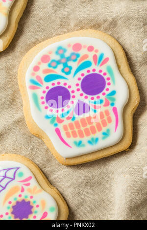 Hausgemachte mexikanischen Sugar Skull Cookies für Dia de Los Muertos Stockfoto