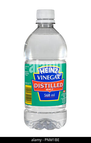 Eine 568 ml Flasche Heinz destillierter Malzessig - weißer Essig - auf weißem Hintergrund Stockfoto