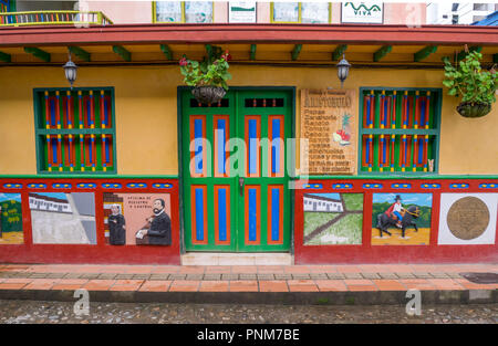 Guatape, Kolumbien. In der Regel farbenfrohe Gebäude in Guatape Kolumbien Stockfoto