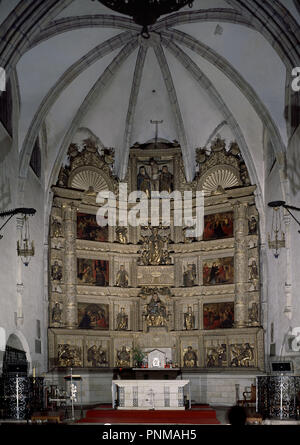 RETABLO MAYOR DE LA IGLESIA DE SANTA MARIA DEL CONCEJO DE LLANES - SIGLO XVI-PLATERESCO. Lage: IGLESIA DE SANTA MARIA DEL CONCEJO. Llanes. Asturien. Spanien. Stockfoto