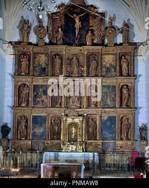 RETABLO MAYOR REALIZADO EN EL SIGLO XVI CON PINTURAS DE PEDRO DE CORDOBA REALIZADAS A PRINCIPIOS DEL XVII. Autor: PAZ PEDRO DE SIGLO XVI. Ort: ST. PETER'S KIRCHE. Gata. CACERES. Spanien. Stockfoto