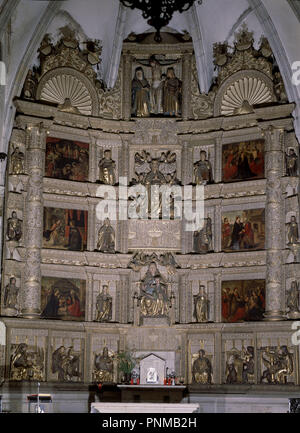 RETABLO MAYOR DE LA IGLESIA DE SANTA MARIA DEL CONCEJO - SIGLO XVI-PLATERESCO. Lage: IGLESIA DE SANTA MARIA DEL CONCEJO. Llanes. Asturien. Spanien. Stockfoto