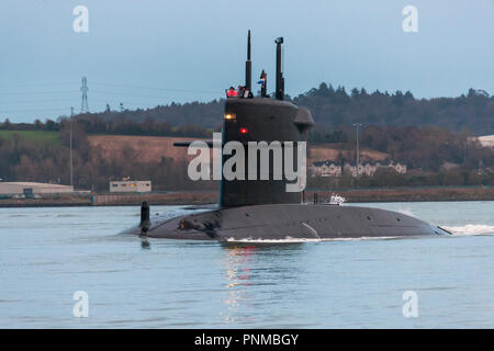 Cork, Irland. 02. Februar, 2018. Königlich Niederländische Marine U-Boot HNLMS Walross leitet den Fluss Lee in Cork, wo auf einer viertägigen Höflichkeitsbesuch t Stockfoto