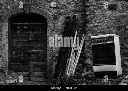 Objekte links außen ein Landhaus in Italien Stockfoto