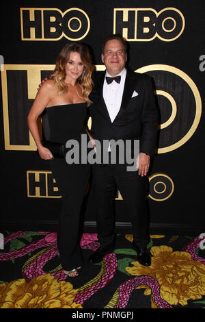 Jeff Garlin und Gast bei der HBO Emmy 2018 nach Partei. Gehalten an der Pacific Design Center in Los Angeles, CA, 17. September 2018. Foto: R.Anthony/PictureLux Stockfoto