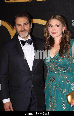 Michael Stuhlbarg und Mai-Linh Lofgren an der HBO Emmy 2018 nach Partei. Gehalten an der Pacific Design Center in Los Angeles, CA, 17. September 2018. Foto: R.Anthony/PictureLux Stockfoto