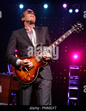 Blues Gitarrist Joe Bonamassa am Seminole Hard Rock Hotel und Kasino in Hollywood, Florida am 10. Dezember 2010 führt. Stockfoto