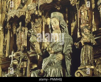 Altar Mayor de la Catedral de Sevilla, las mejores de la Virgen con el Niño. Stockfoto