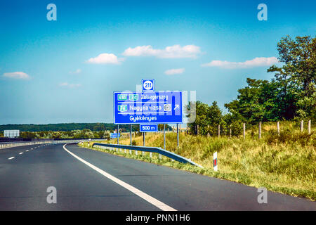 Ausfahrt 211 auf der M7 in Ungarn Stockfoto