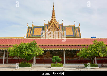 Detail der Thronsaal Dach im Königspalast in Phnom Penh, Kambodscha. Stockfoto