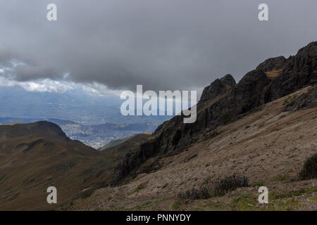 Anzeigen von ruca Pichincha in Quito, Ecuador Stockfoto