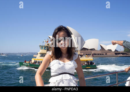 Beauty Portrait der asiatischen Frau in einem schwarzen T-Shirt und weiße Jean shorts Stockfoto