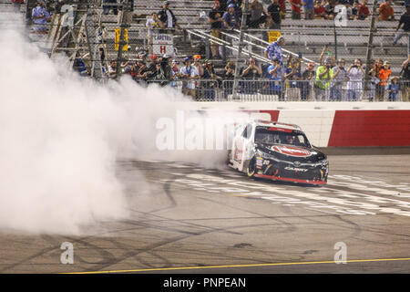 Richmond, VA, USA. 21 Sep, 2018. Xfinity NASCAR-Serie Treiber Christopher Bell (20) gewinnt den GoBowling 250 in Richmond, VA. Jonathan Huff/CSM/Alamy leben Nachrichten Stockfoto