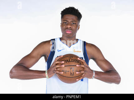 Texas, USA. September 21, 2018: Dallas Mavericks, Kostas Antetokounmpo stellt während der Dallas Mavericks Medien Tag im American Airlines Center in Dallas, TX Credit: Cal Sport Media/Alamy Leben Nachrichten gehalten Stockfoto