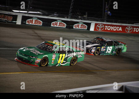 Richmond, Virginia, USA. 21 Sep, 2018. Ryan Truex (11) kämpfe für Position während des Bowling 250 in Richmond Raceway in Richmond, Virginia. Quelle: Chris Owens Asp Inc/ASP/ZUMA Draht/Alamy leben Nachrichten Stockfoto