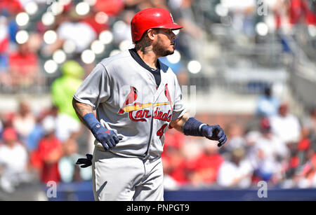 Atlanta, GA, USA. 15 Sep, 2018. St. Louis Cardinals catcher Yadier Molina läuft die erste Basis während des sechsten Inning eines MLB Spiel gegen die Atlanta Braves bei Sun Trust Park in Atlanta, GA. Atlanta gewann 7-3. Austin McAfee/CSM/Alamy leben Nachrichten Stockfoto