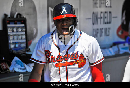 Atlanta, GA, USA. 15 Sep, 2018. Atlanta Braves outfielder Ronald Acuna Jr. feiert nach dem Scoring im fünften Inning eines MLB Spiel gegen die St. Louis Cardinals bei Sun Trust Park in Atlanta, GA. Atlanta gewann 7-3. Austin McAfee/CSM/Alamy leben Nachrichten Stockfoto