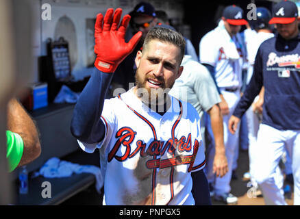 Atlanta, GA, USA. 15 Sep, 2018. Atlanta Braves outfielder Ender Inciarte feiert mit Teamkollegen nach dem Scoring im siebten Inning eines MLB Spiel gegen die St. Louis Cardinals bei Sun Trust Park in Atlanta, GA. Atlanta gewann 7-3. Austin McAfee/CSM/Alamy leben Nachrichten Stockfoto