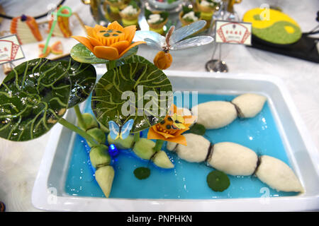 Huainan, China. 21 Sep, 2018. Foto an Sept. 21, 2018 zeigt tofu Gerichte in einem Kochwettbewerb in Huainan, in China, in der ostchinesischen Provinz Anhui. Den tofu Kochwettbewerb, mit der Teilnahme von mehr als 300 tofu Gerichte in verschiedenen Stilen, weg am Freitag trat. Credit: Chen Bin/Xinhua/Alamy leben Nachrichten Stockfoto