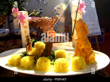 Huainan, China. 21 Sep, 2018. Foto an Sept. 21, 2018 zeigt tofu Gerichte in einem Kochwettbewerb in Huainan, in China, in der ostchinesischen Provinz Anhui. Den tofu Kochwettbewerb, mit der Teilnahme von mehr als 300 tofu Gerichte in verschiedenen Stilen, weg am Freitag trat. Credit: Chen Bin/Xinhua/Alamy leben Nachrichten Stockfoto