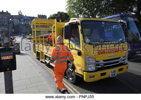 Edinburgh, Vereinigtes Königreich. 22. September, 2018. Stadtzentrum an der Waverley Bridge und Cockburn Street; eine drei-Wege temporäre Ampel System wird ab Morgen wegen Gas Aushubarbeiten. Die Leuchten werden manuell gesteuert werden, von 7 bis 19.00 Uhr. Der Waverley Bridge wird southbound Verkehr von der Princes Street geschlossen werden. Jan 22 um 9:30 Uhr bis Okt 7. um 16 Uhr. Quelle: Craig Brown/Alamy Leben Nachrichten. Stockfoto