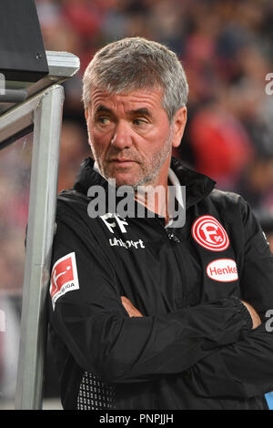 Stuttgart, Deutschland. 22. September 2018. Friedhelm FUNKEL, Trainer (Fortuna Düsseldorf), single Bild, Single Cut Motiv, halb Bild, halb Abbildung. Fussball 1. 1. Fussballbundesliga, 4. Spieltag, Spieltag 04, VFB Stuttgart (S) - Fortuna Düsseldorf (D) 0-0, 21/09/2018 in Stuttgart/Deutschland. MERCEDES BENZ ARENA. DFL BESTIMMUNGEN VERBIETEN DIE VERWENDUNG DER FOTOGRAFIE ALS BILD-SEQUENZEN UND/ODER QUASI-VIDEO. | Verwendung der weltweiten Kredit: dpa/Alamy Leben Nachrichten Quelle: dpa Picture alliance/Alamy leben Nachrichten Stockfoto