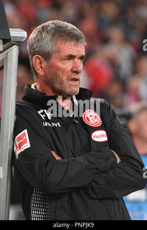 Stuttgart, Deutschland. 22. September 2018. Friedhelm FUNKEL, Trainer (Fortuna Düsseldorf), single Bild, Single Cut Motiv, halb Bild, halb Abbildung. Fussball 1. 1. Fussballbundesliga, 4. Spieltag, Spieltag 04, VFB Stuttgart (S) - Fortuna Düsseldorf (D) 0-0, 21/09/2018 in Stuttgart/Deutschland. MERCEDES BENZ ARENA. DFL BESTIMMUNGEN VERBIETEN DIE VERWENDUNG DER FOTOGRAFIE ALS BILD-SEQUENZEN UND/ODER QUASI-VIDEO. | Verwendung der weltweiten Kredit: dpa/Alamy Leben Nachrichten Quelle: dpa Picture alliance/Alamy leben Nachrichten Stockfoto