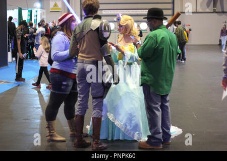 Computer Spiel Fans und Cosplayer teilnehmen, EGX 2018 NEC, Birmingham, UK, Samstag, 22. September 2018, Rosanna Marie Saracino Saracino Credit: Rosanna/Alamy leben Nachrichten Stockfoto