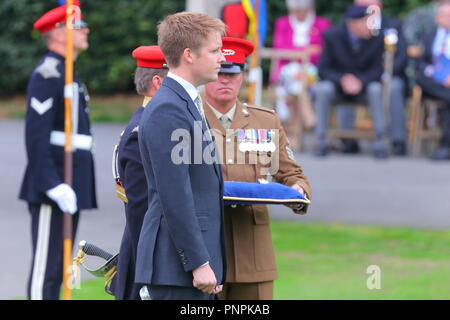 Leeds, Großbritannien. 22. September 2018. Prinz Charles Besuch in Bramham Park in Queens eigenen Yeomanry Regiment mit einem neuen Guidon vorhanden. Credit: Yorkshire Pics/Alamy leben Nachrichten Stockfoto