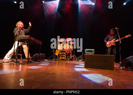 Chas Hodges, die eine Hälfte der Musikalischen Legenden Chas und Dave, erlitt Organversagen und starb friedlich in seinem Schlaf in den frühen Morgenstunden des 22. September 2008, im Alter von 74. Bild zeigt hime performing Live at Shepherds Bush Empire, 14. Dezember 2006 Quelle: Amanda Rose/Alamy leben Nachrichten Stockfoto