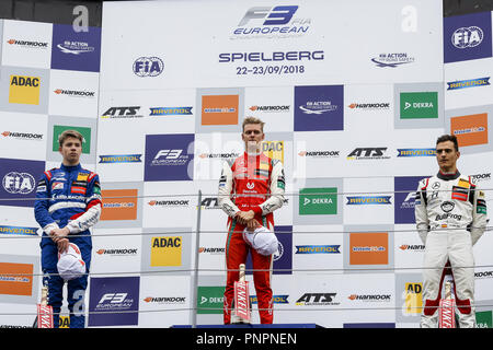 Spielberg, Österreich. 22 Sep, 2018. ROBERT SHWARTZMAN Russlands und Prema Theodore Racing, MICK SCHUMACHER von Deutschland und Prema Theodore Racing und ALEX PALOU Spaniens und Hitech Grand Prix sind auf dem Podium nach der 2018 FIA Formel 3 Europameisterschaft 1. Rennen auf dem Red Bull Ring in Spielberg, Österreich gesehen. Credit: James Gasperotti/ZUMA Draht/Alamy leben Nachrichten Stockfoto