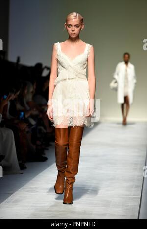 London, Großbritannien. 22. September 2018. Frau Fashion Week Spring Sommer. 2019 Parade: Ermanno Scervino Credit: Unabhängige Fotoagentur Srl/Alamy leben Nachrichten Stockfoto