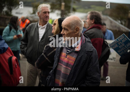 Faslane, Schottland, am 22. September 2018. "Nae (No) Nukes überall 'anti-nukleare Waffen Demonstration am Faslane Peace Camp und zu Fuß zu einem Rally außerhalb HM Naval Base Clyde, der Heimat der Kern der U-Boot Service in Großbritannien, im Protest gegen Trident Atomraketen. Die Rallye wurde durch den Frieden protestierenden über von Großbritannien, der gekommen ist, "die Stärke der Unterstützung von vielen Mitgliedstaaten der Vereinten Nationen für Schottland, einem Land, Hosting, Atomwaffen gegen seine Wünsche" zu markieren. Photo Credit Jeremy Sutton-Hibbert / alamy Nachrichten. Stockfoto