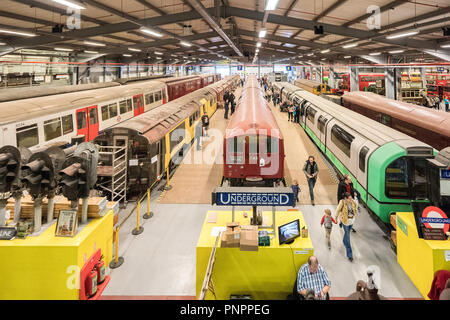 Szenen aus dem London Transport Museum, Depot, das seine Türen für die Öffentlichkeit zweimal im Jahr geöffnet. Foto Datum: Samstag, September 22, 2018. Foto: Roger Garfield/Alamy leben Nachrichten Stockfoto